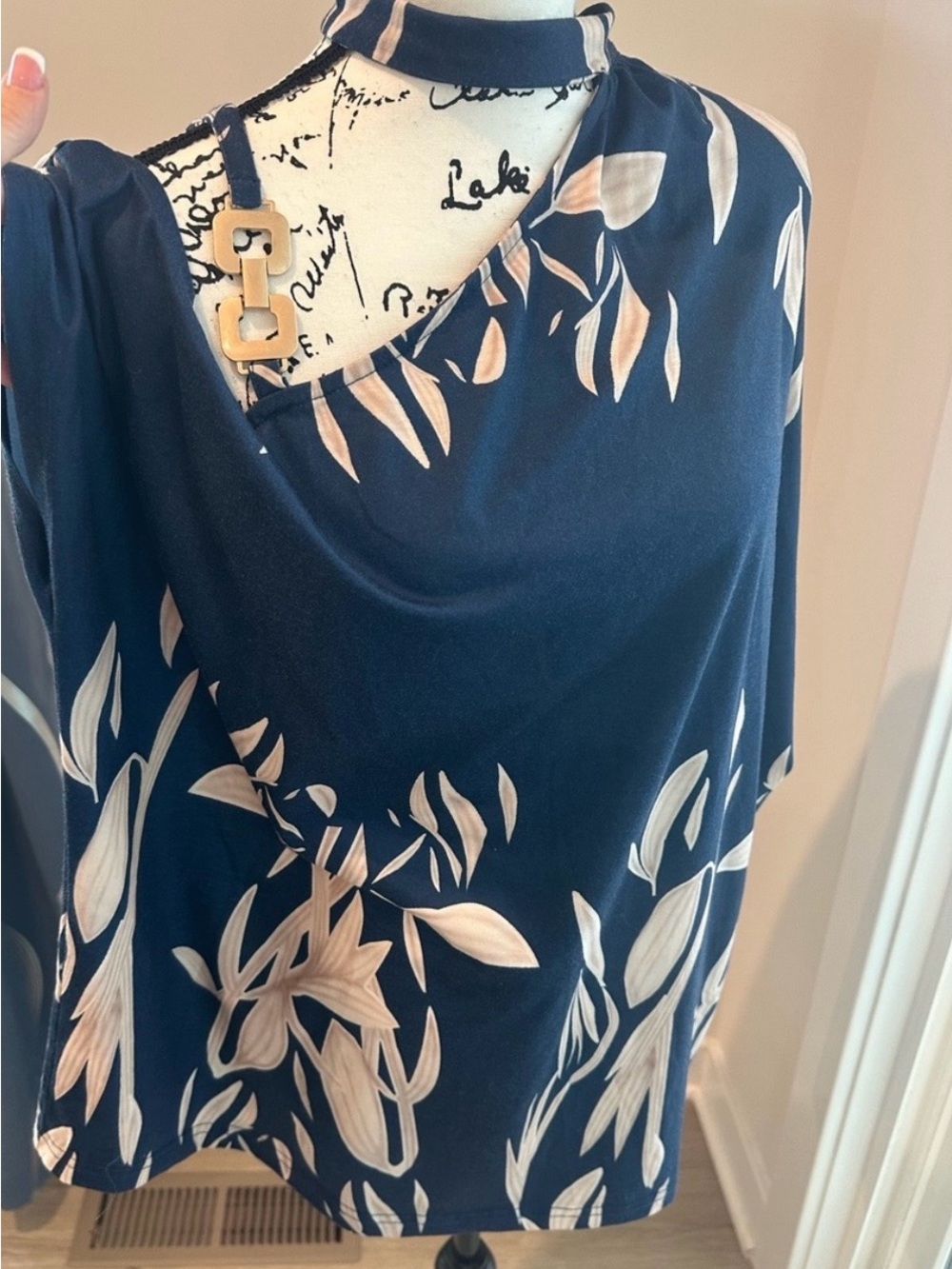 Women’s Navy Blue One-Shoulder Floral Top XL VERY GOOD CONDITION.